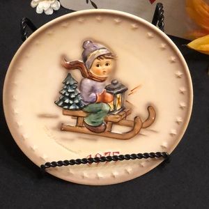 Vintage M.I. Hummel 1975 Annual Plate